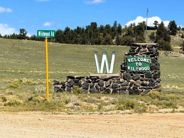 the entrance into wildwood rec village at wildwood road and county rd 15, the elkhorn rd