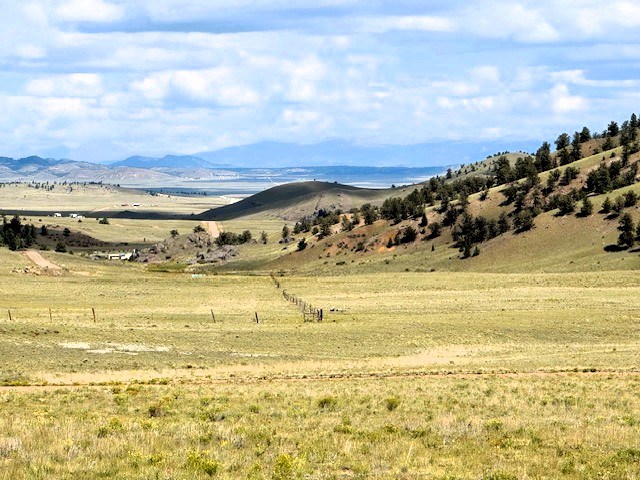 looking north northwest to the surrounding mountains