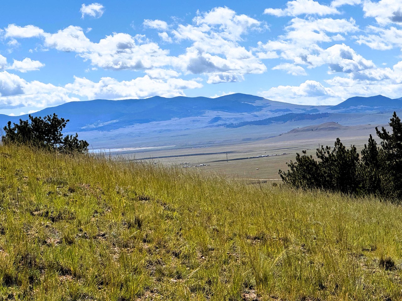 a zoomed view southeast to spinney reservoir and 39-mile mountain. a zoomed view southeast to spinney reservoir and 39-mile mountain.